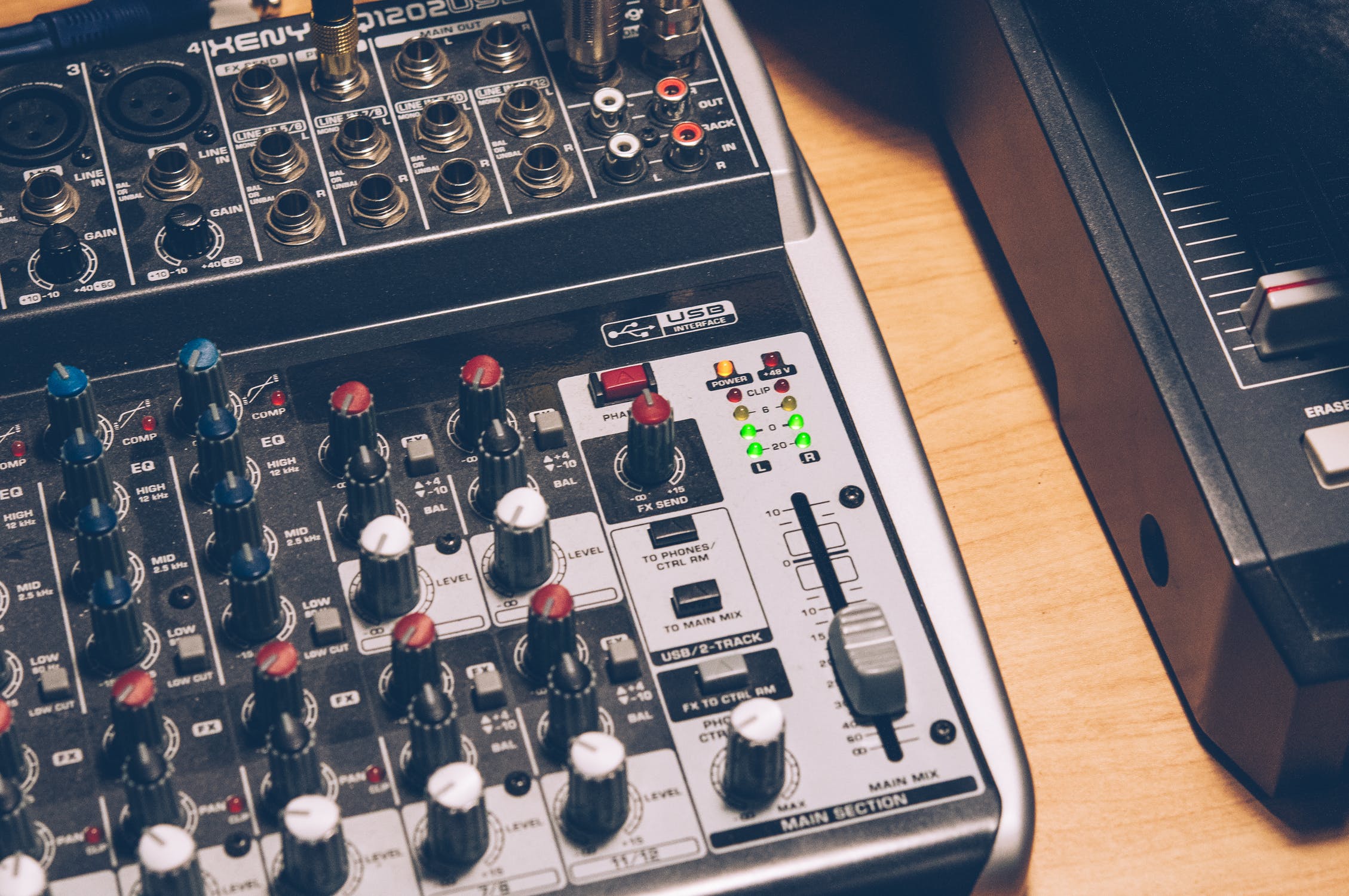5 bonnes raisons de faire appel à un designer sonore pour son entreprise